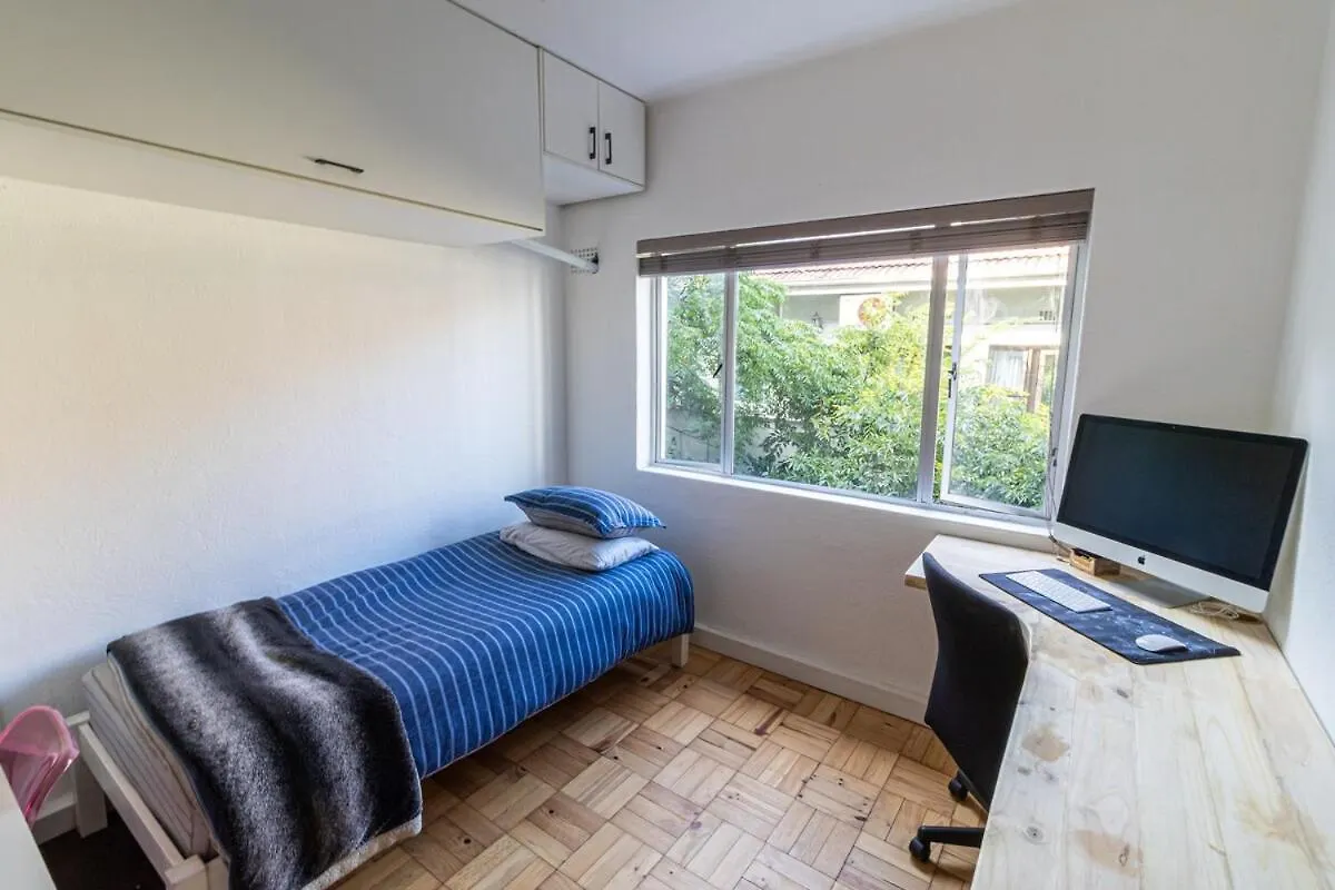 6 Embassy Court Daire Cape Town