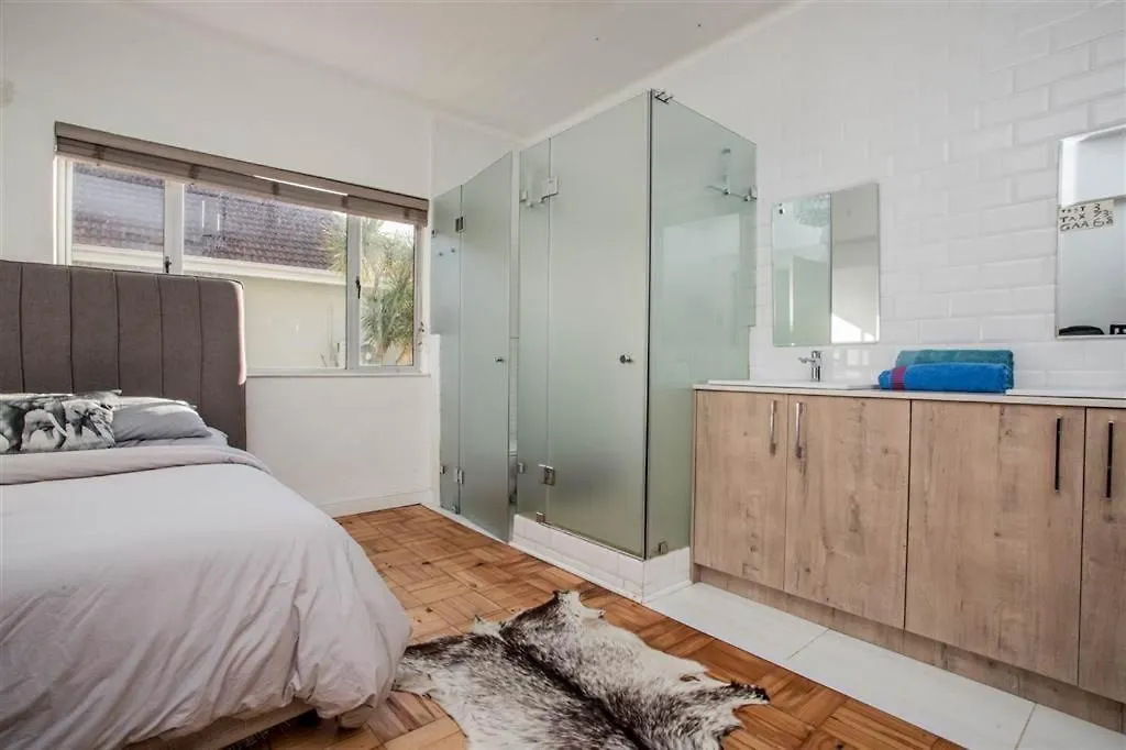 6 Embassy Court Daire Cape Town