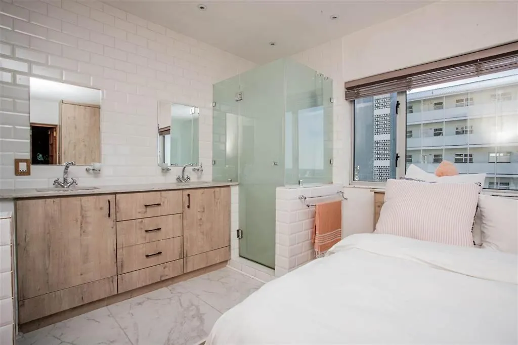 6 Embassy Court Daire Cape Town